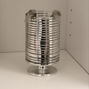 Tealight candle holder